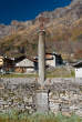 20071101_115534 Colonna del 1764 e croce nel cimitero.jpg